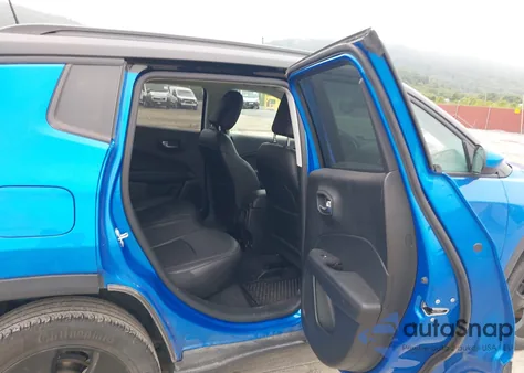 2019 Jeep Compass Altitude 4X4 z USA, uszkodzony, nr VIN 3C4NJDBBXKT750388